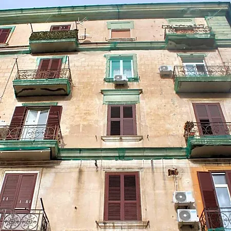 Pensión Naptown 4*